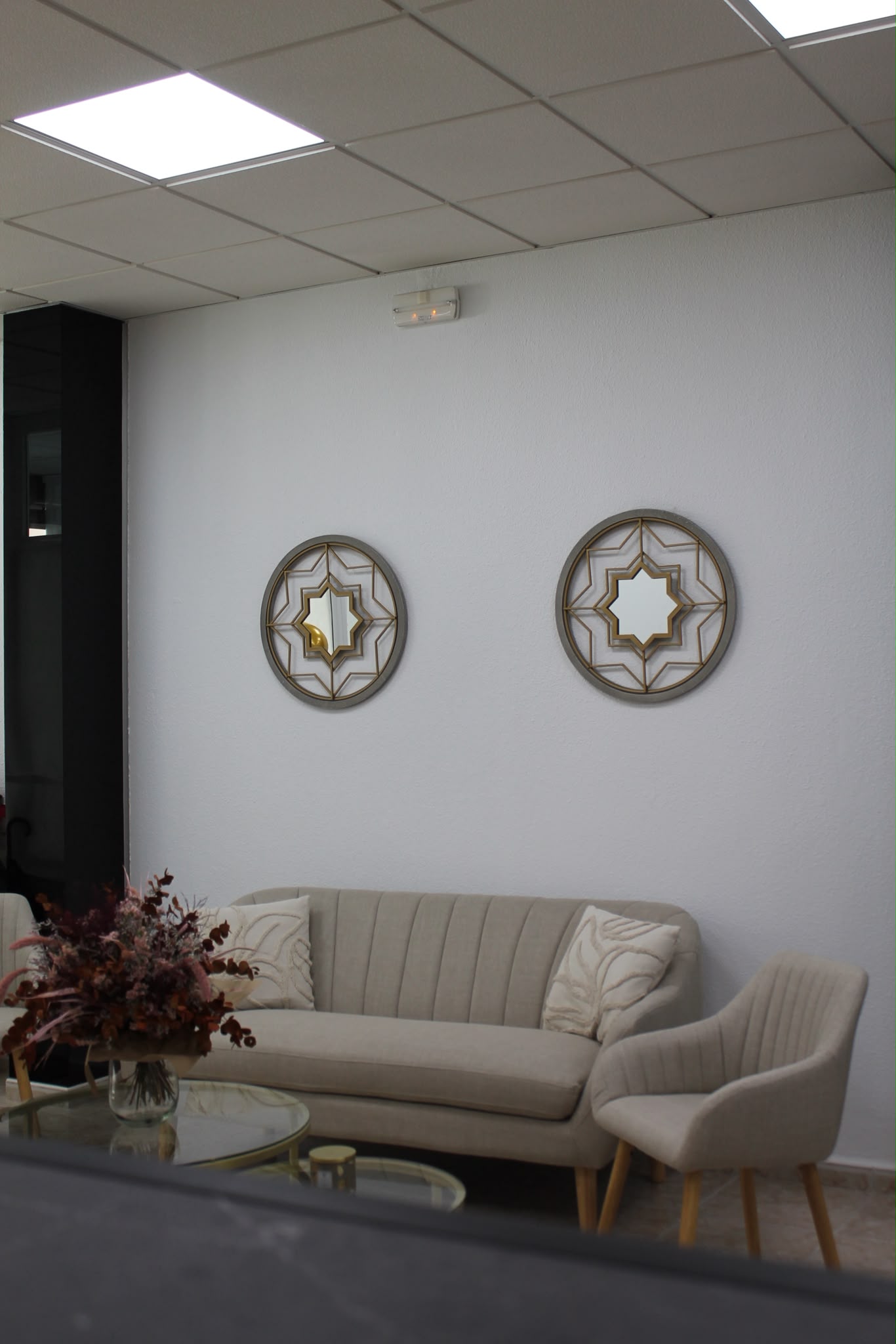 Sala de espera de Esencia Pura en La Carlota